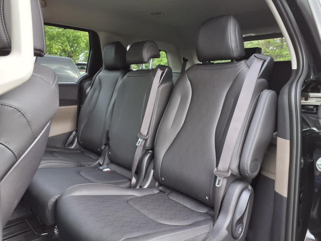 new 2025 Kia Carnival Hybrid car, priced at $44,591