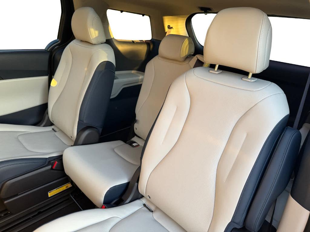 new 2026 Kia Carnival Hybrid car, priced at $47,751