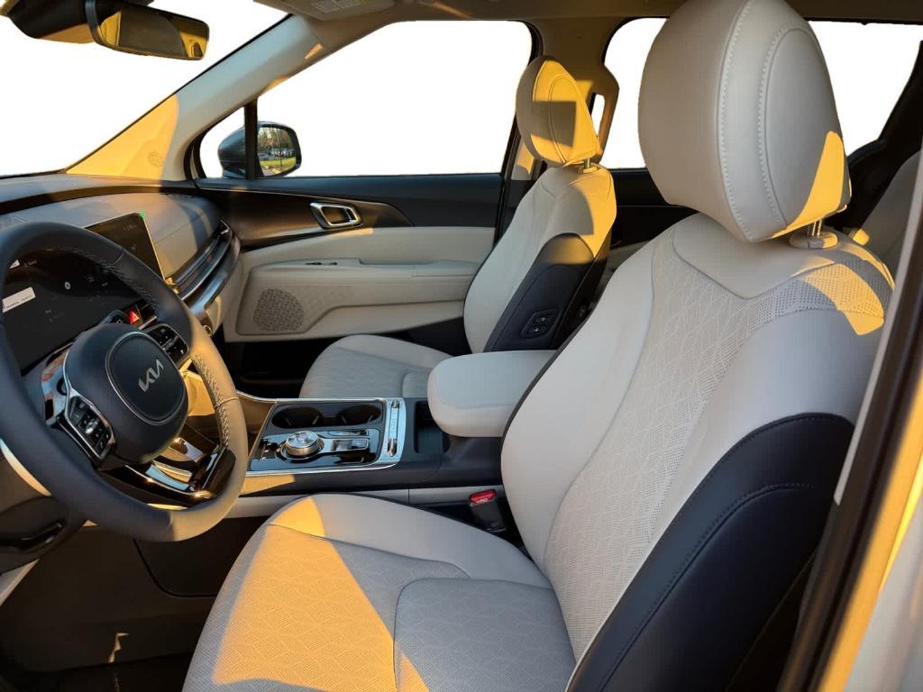 new 2026 Kia Carnival Hybrid car, priced at $47,751