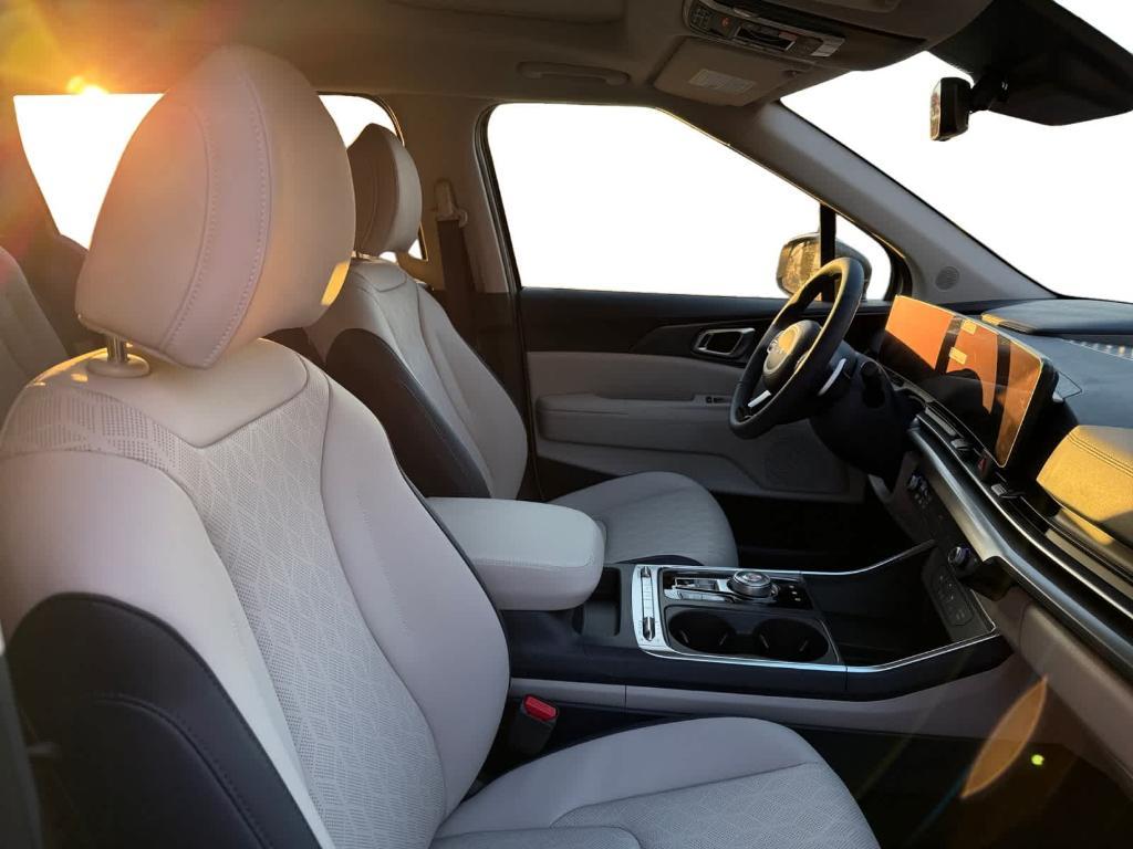 new 2026 Kia Carnival Hybrid car, priced at $47,751