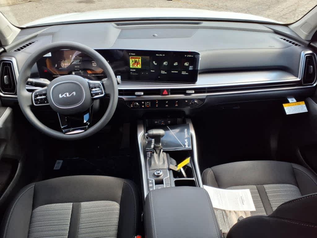 new 2025 Kia Sorento car, priced at $33,095
