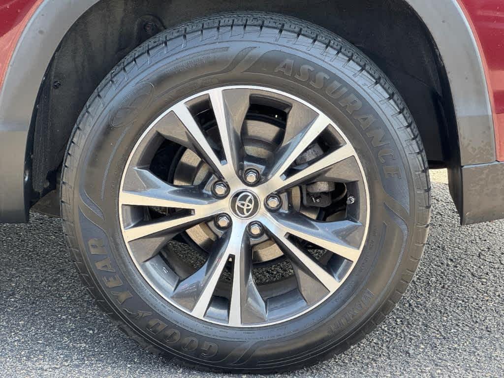 used 2019 Toyota Highlander car, priced at $21,949
