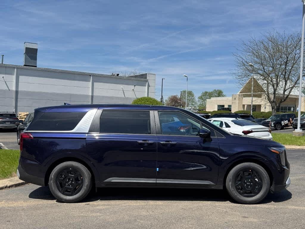 new 2025 Kia Carnival car, priced at $38,585