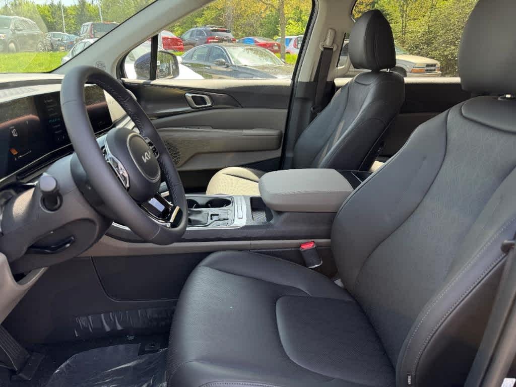 new 2025 Kia Carnival car, priced at $38,585