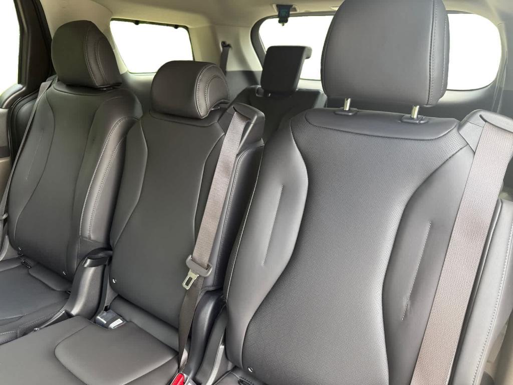 new 2025 Kia Carnival Hybrid car, priced at $42,247