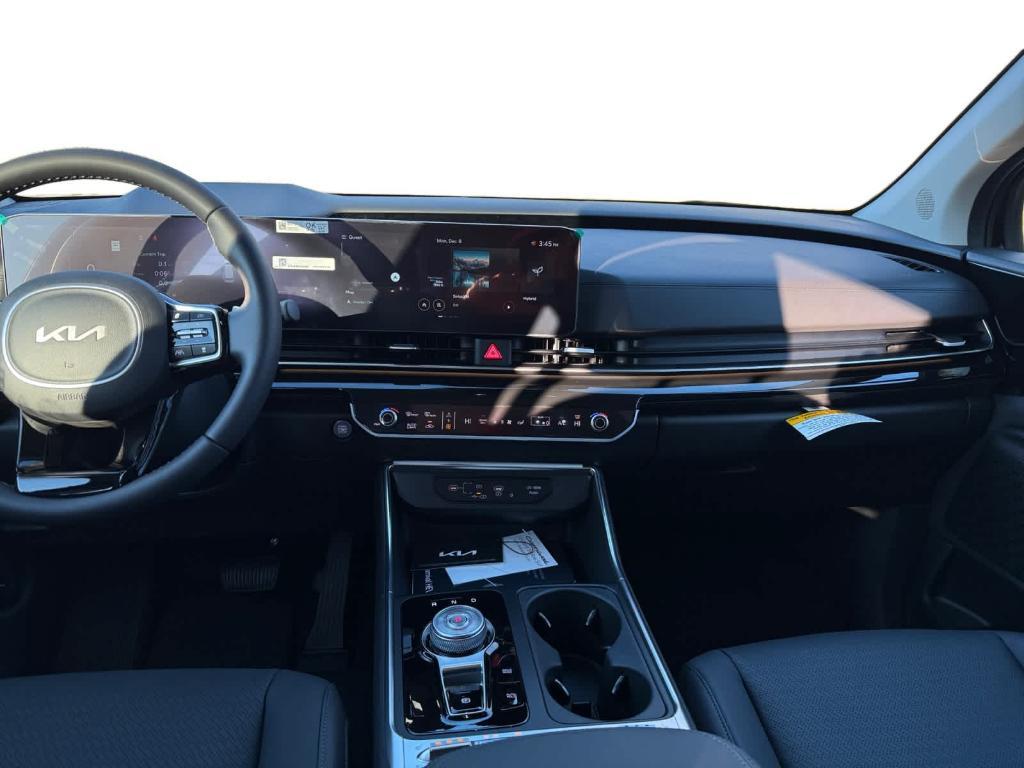 new 2026 Kia Carnival Hybrid car, priced at $55,365