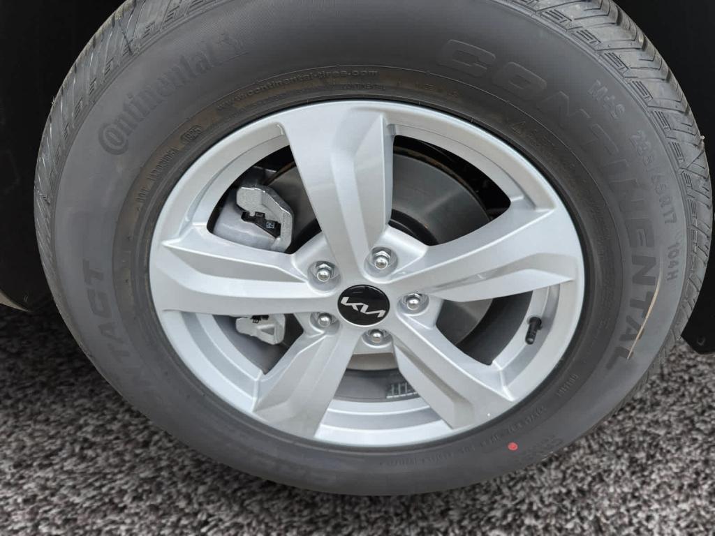 new 2025 Kia Sorento car, priced at $34,125