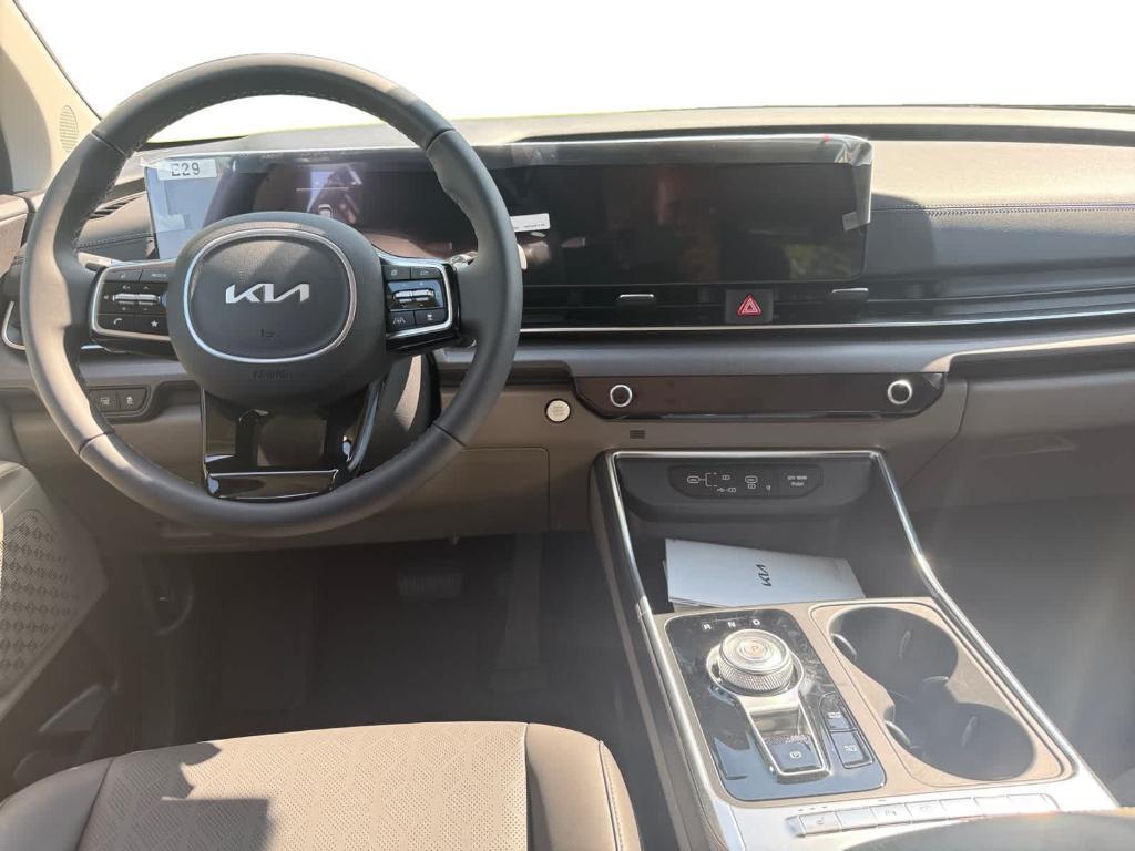 new 2026 Kia Carnival Hybrid car, priced at $43,073