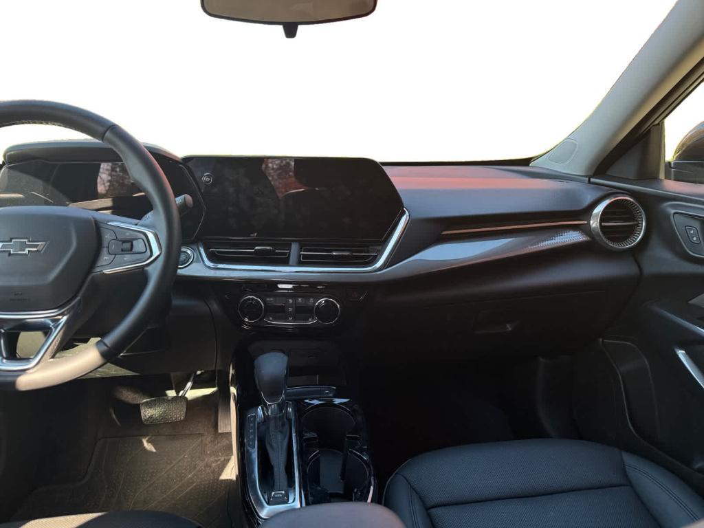 used 2025 Chevrolet Trax car, priced at $23,812