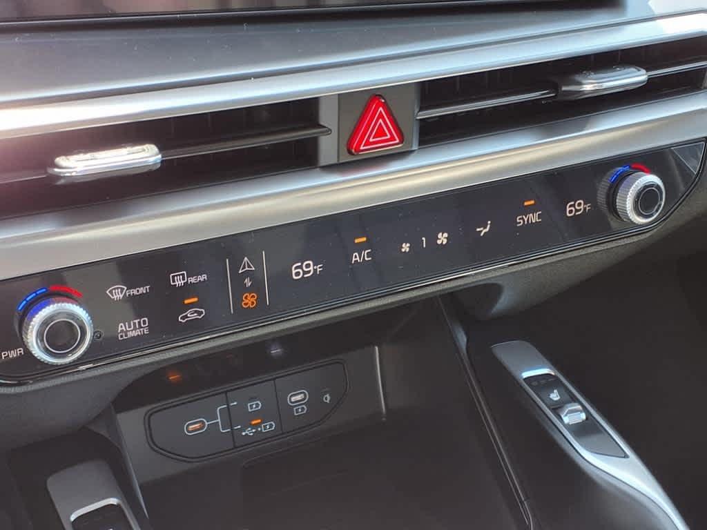 new 2025 Kia Sorento car, priced at $37,830