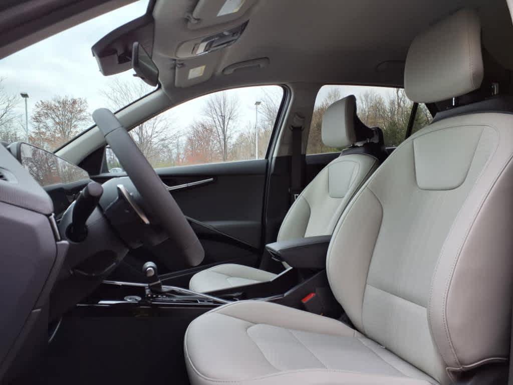 new 2025 Kia Niro car, priced at $30,738