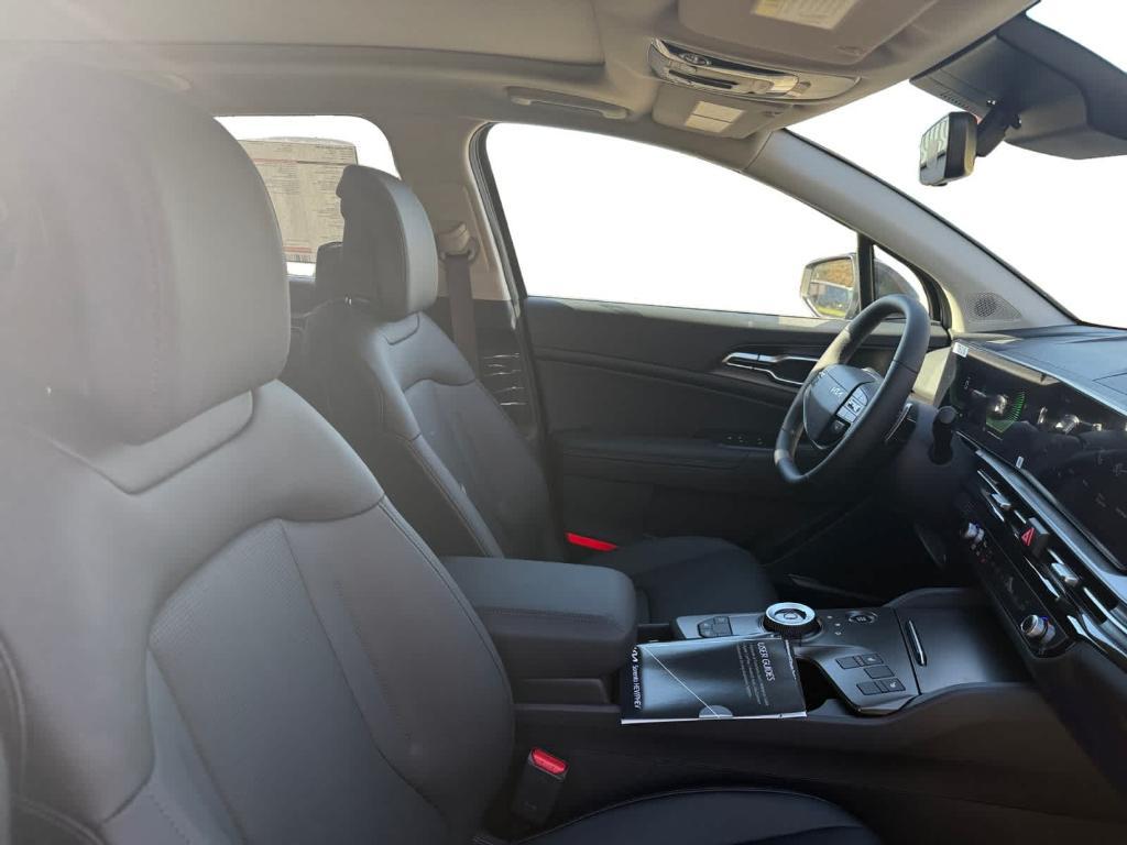 new 2026 Kia Sportage Hybrid car, priced at $36,610