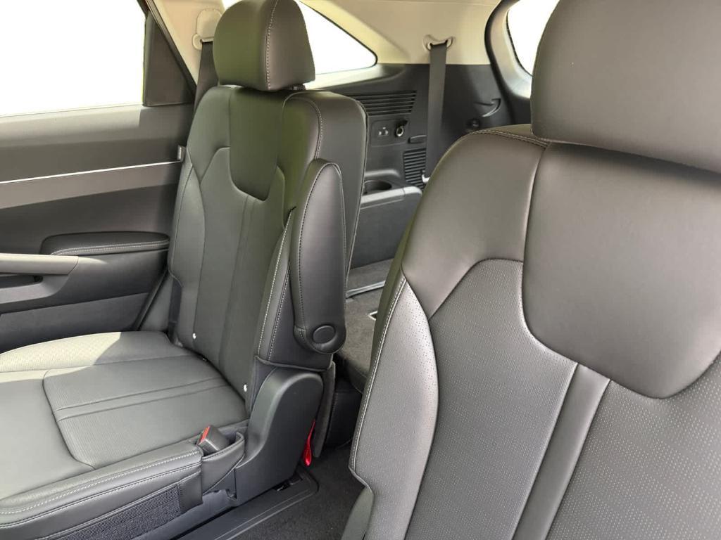 new 2025 Kia Sorento car, priced at $39,618