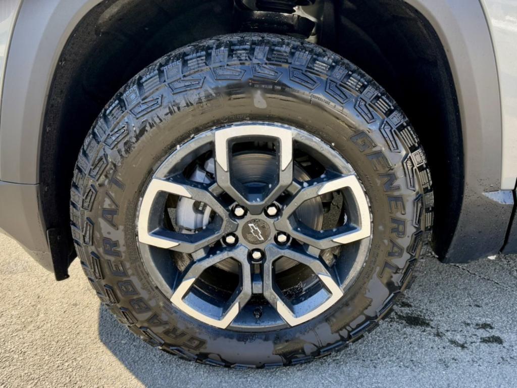 used 2025 Chevrolet Equinox car, priced at $35,898