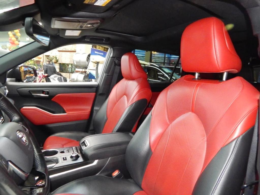 used 2021 Toyota Highlander car, priced at $24,898