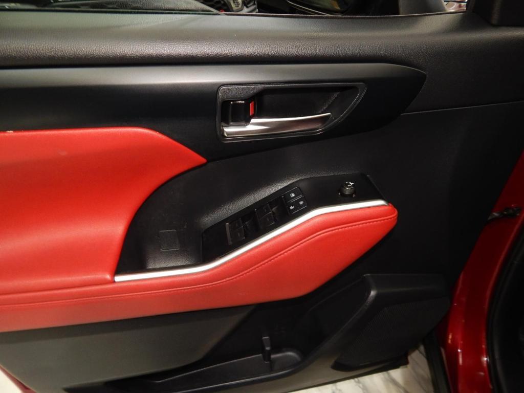 used 2021 Toyota Highlander car, priced at $24,898