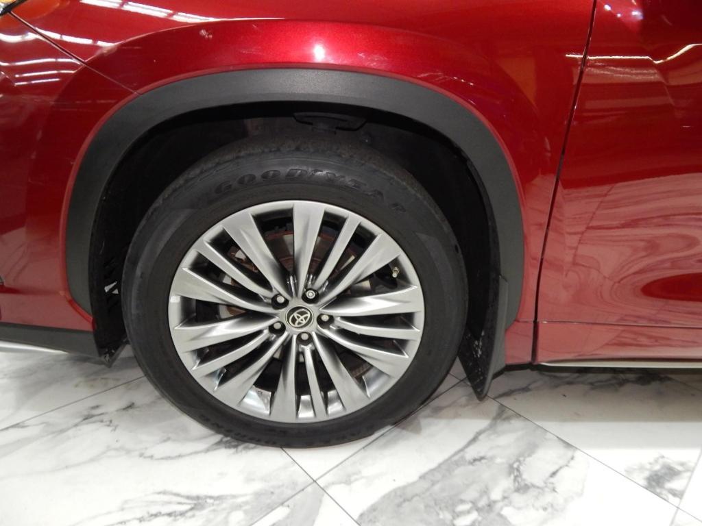 used 2021 Toyota Highlander car, priced at $24,898