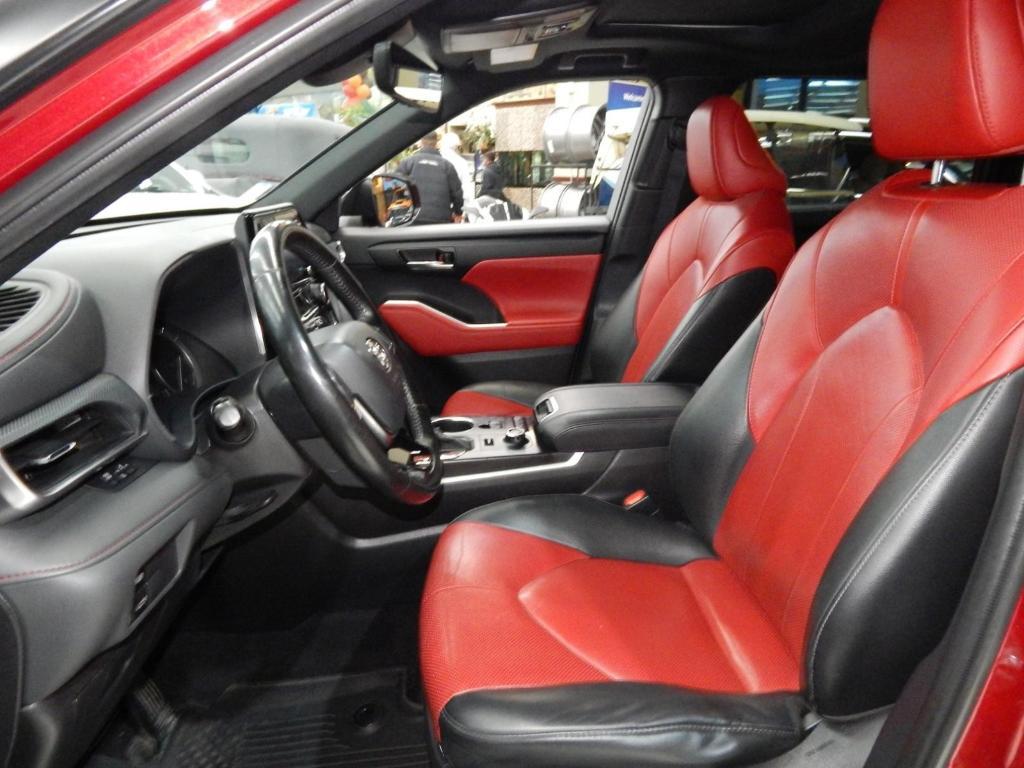 used 2021 Toyota Highlander car, priced at $24,898