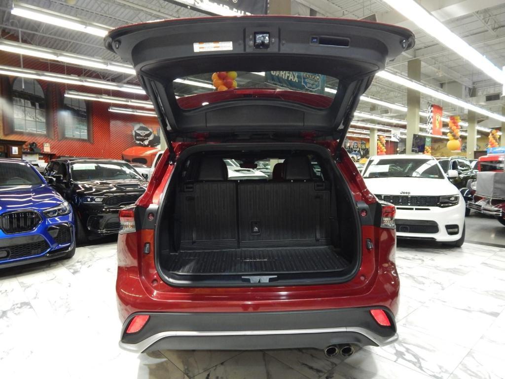 used 2021 Toyota Highlander car, priced at $24,898