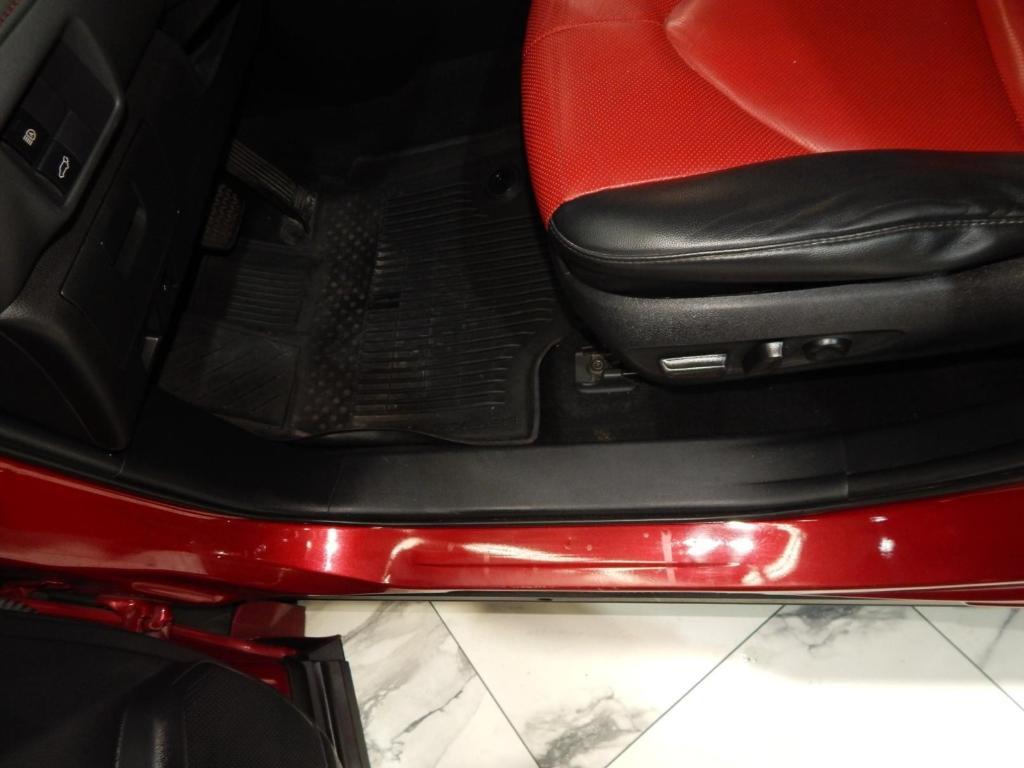 used 2021 Toyota Highlander car, priced at $24,898