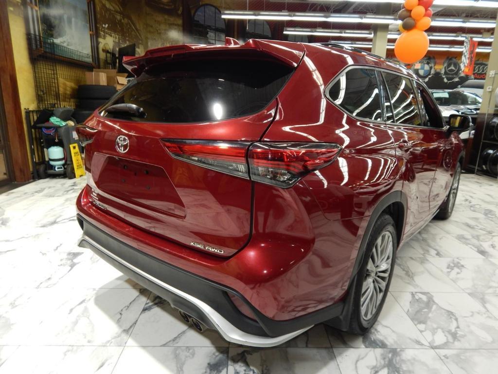 used 2021 Toyota Highlander car, priced at $24,898