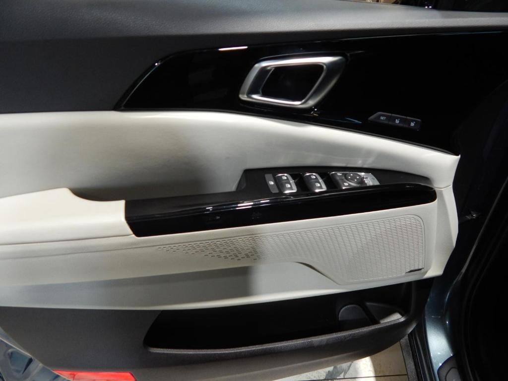 used 2024 Kia Carnival car, priced at $36,995