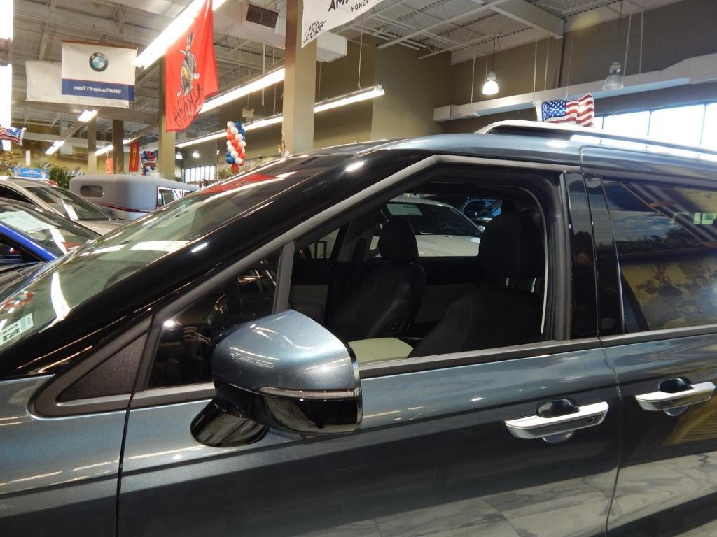 used 2024 Kia Carnival car, priced at $36,995