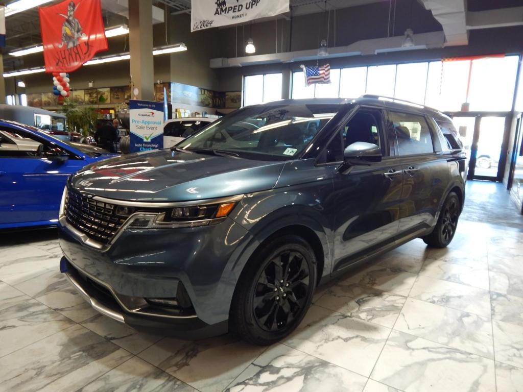 used 2024 Kia Carnival car, priced at $36,995