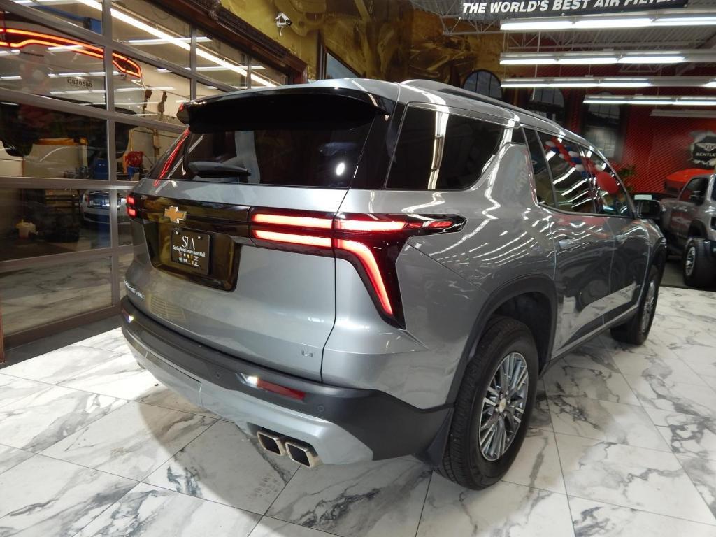 used 2024 Chevrolet Traverse car, priced at $33,985