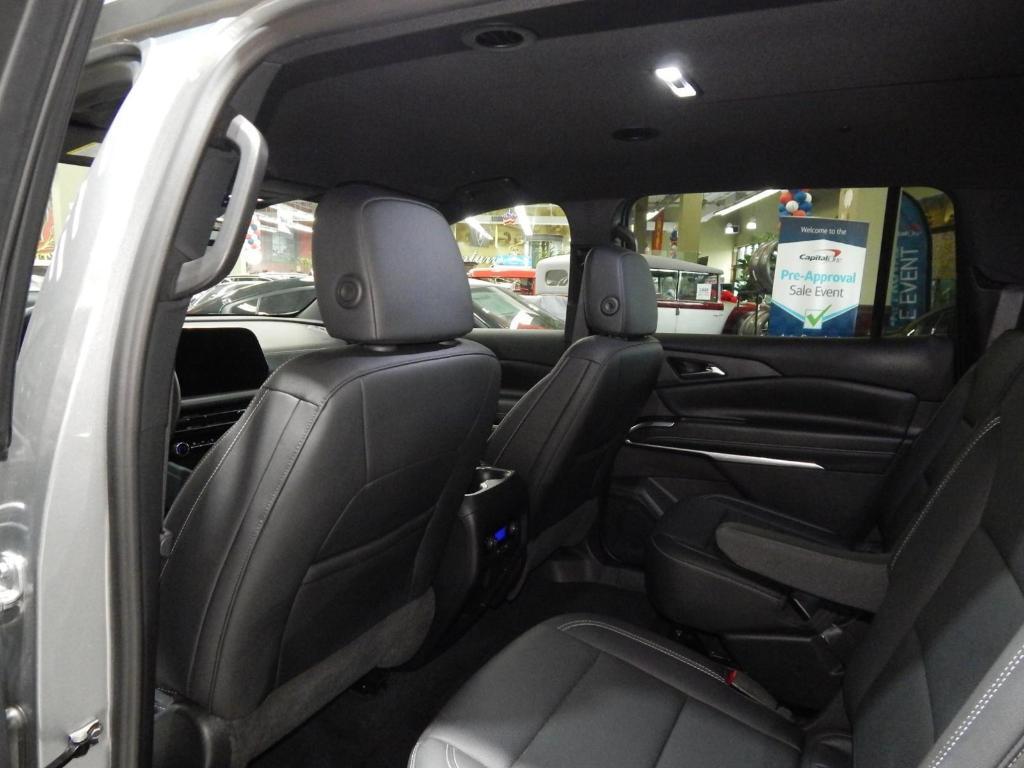 used 2024 Chevrolet Traverse car, priced at $33,985