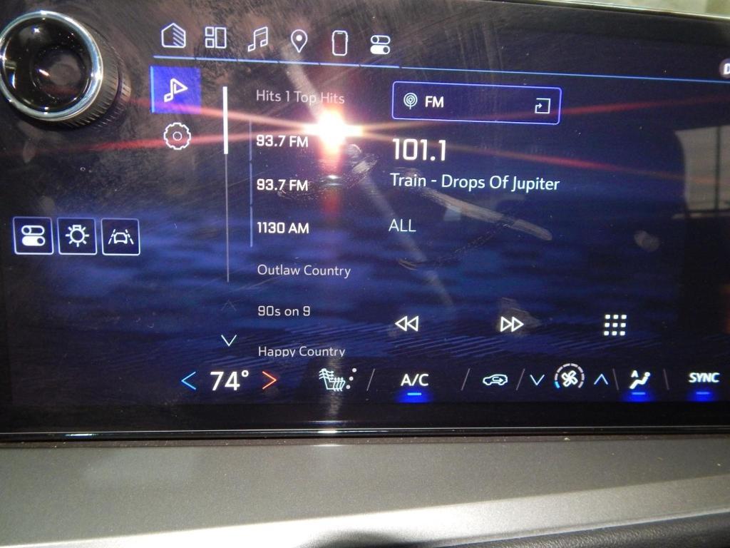 used 2024 Chevrolet Traverse car, priced at $33,985