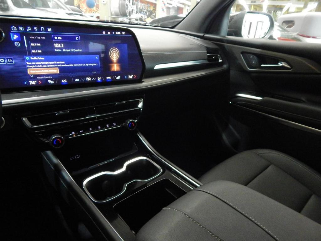 used 2024 Chevrolet Traverse car, priced at $33,985
