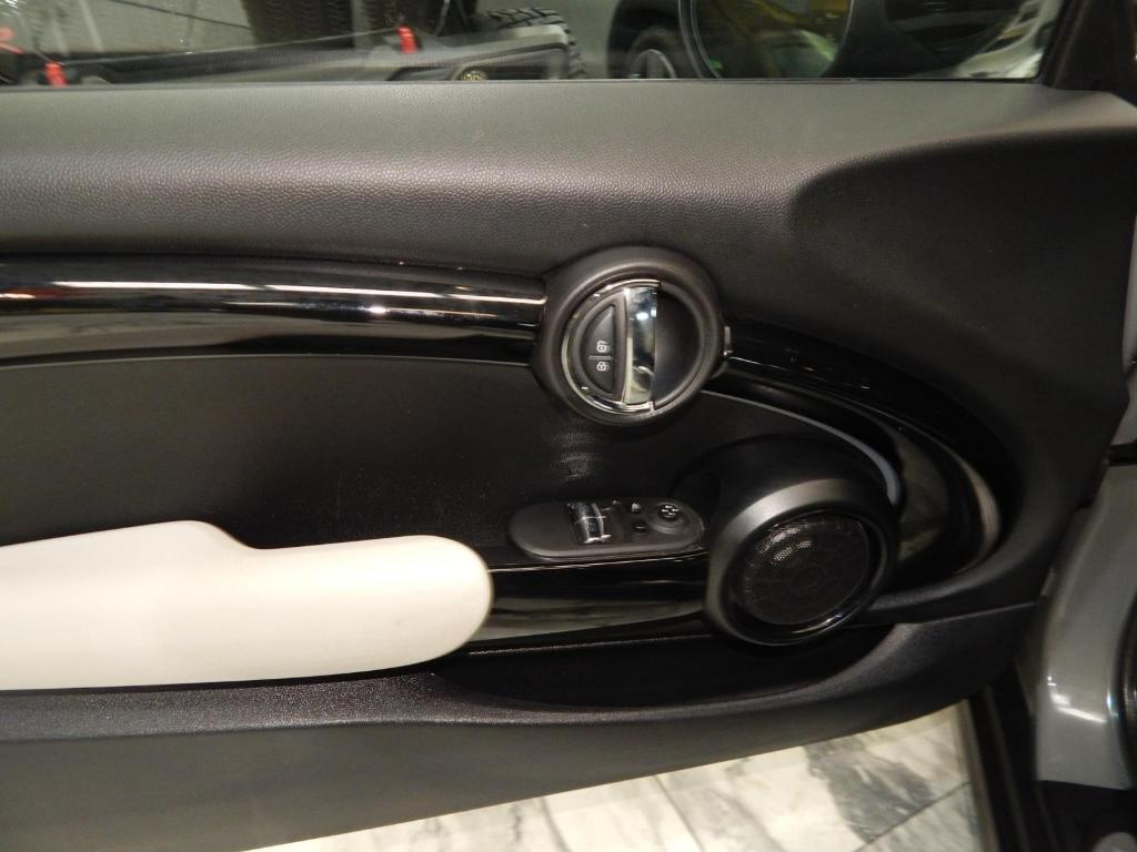 used 2022 MINI SE Hardtop car, priced at $21,995