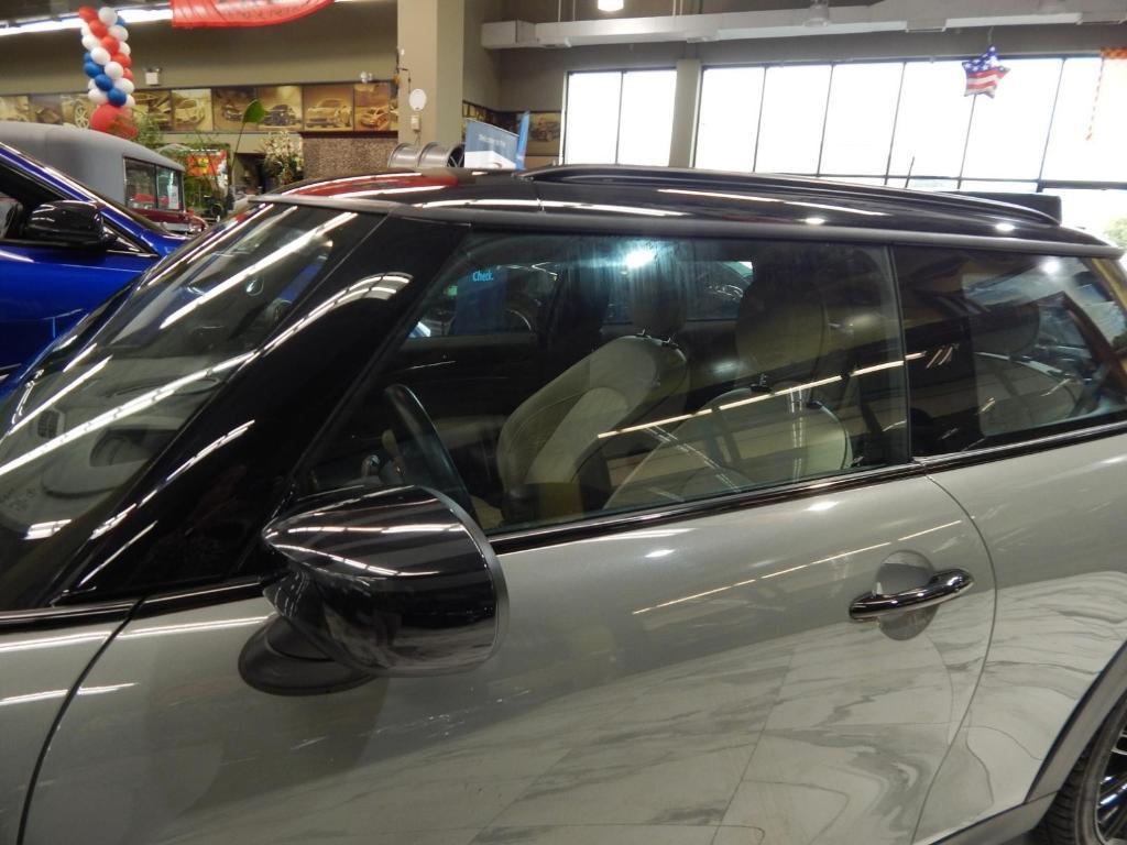 used 2022 MINI SE Hardtop car, priced at $21,995