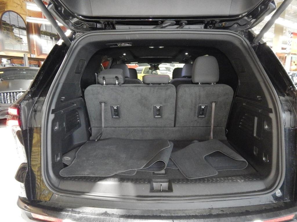 used 2024 Chevrolet Traverse car, priced at $49,895