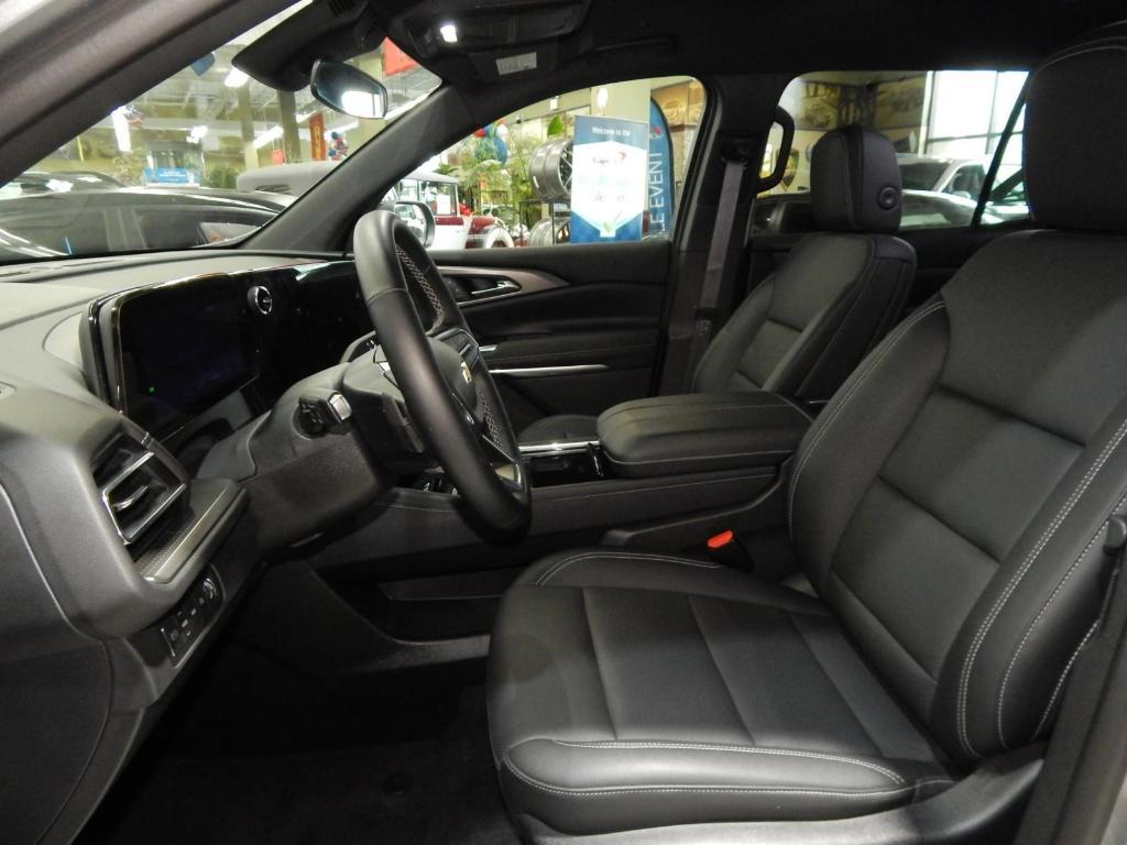 used 2024 Chevrolet Traverse car, priced at $36,995