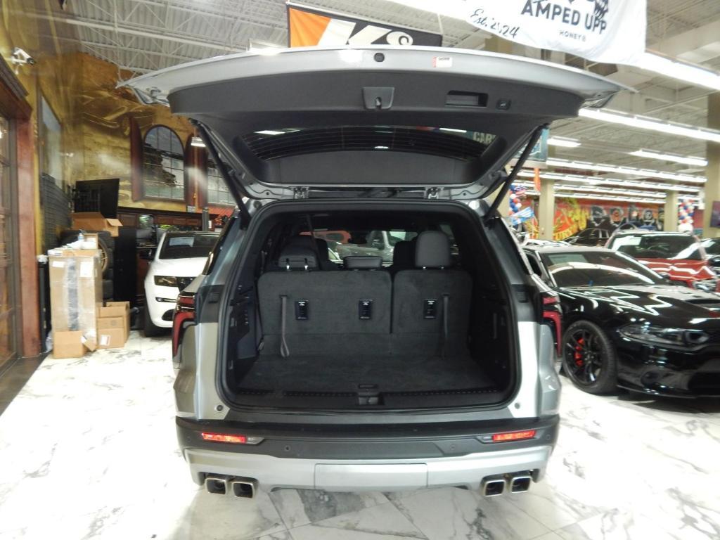 used 2024 Chevrolet Traverse car, priced at $36,995