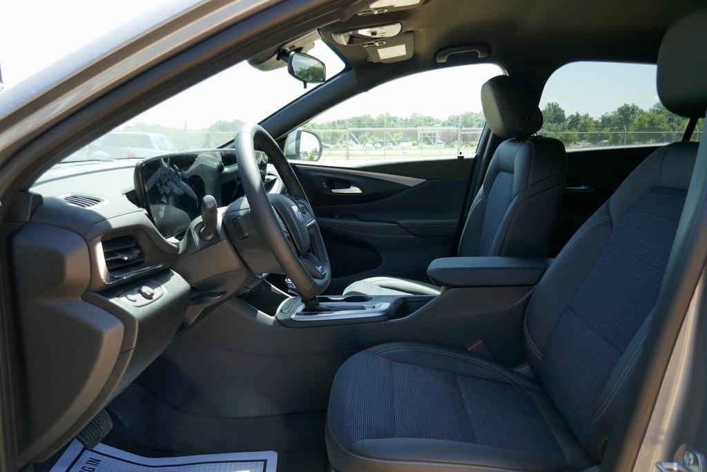 new 2025 Buick Envista car, priced at $24,017