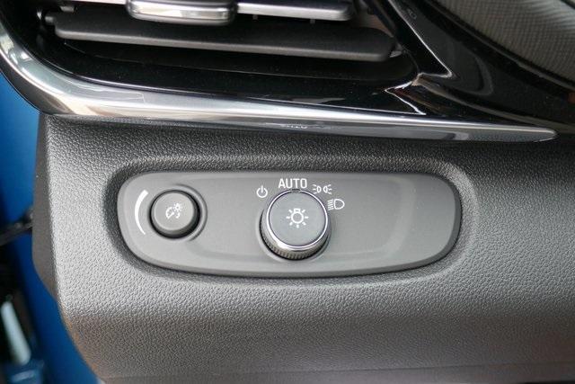 new 2025 Buick Envista car, priced at $26,002