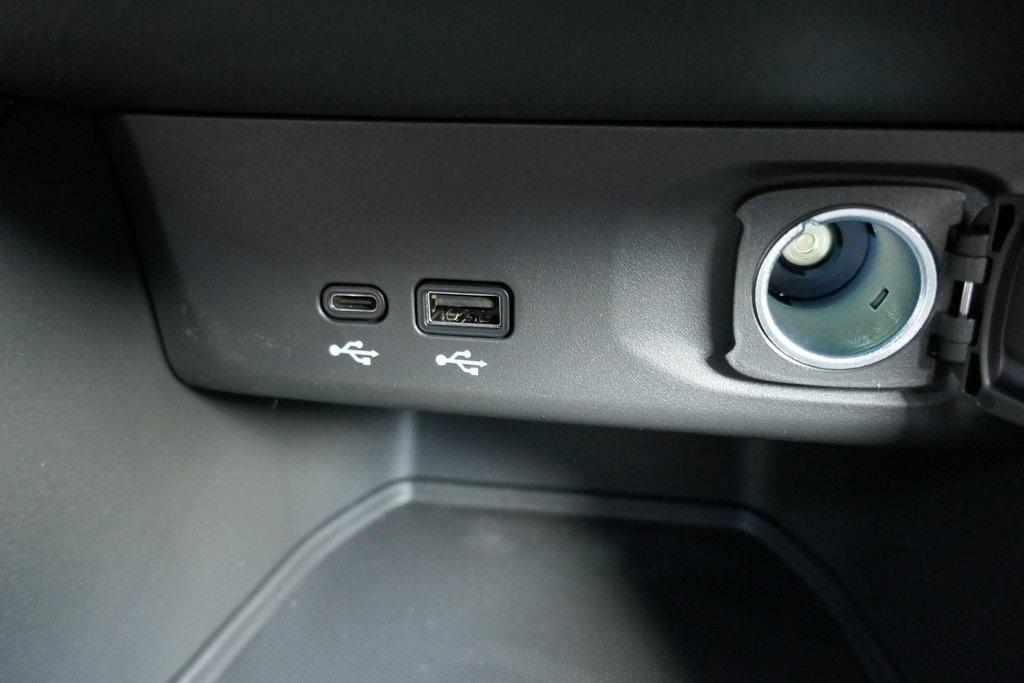 new 2025 Buick Envista car, priced at $24,017