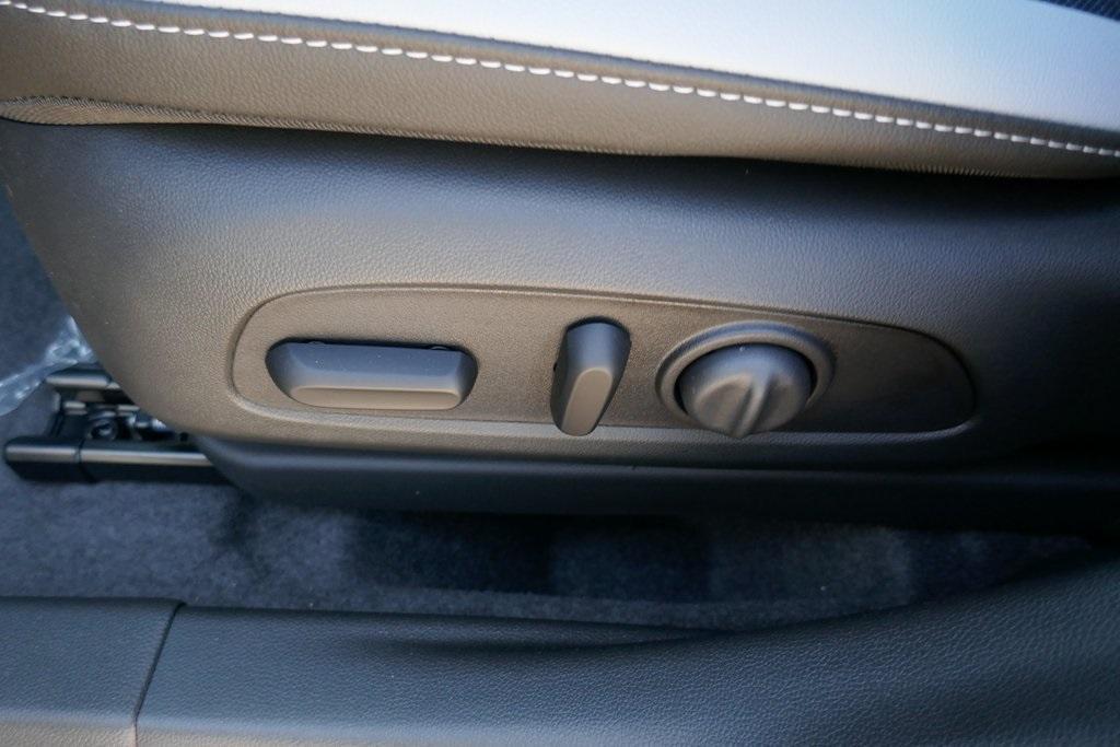 new 2025 Buick Envista car, priced at $24,017