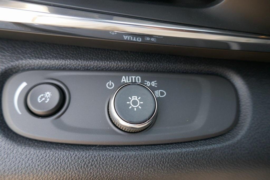 new 2025 Buick Envista car, priced at $23,562