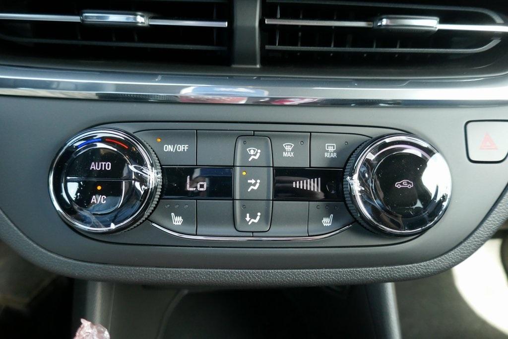 new 2025 Buick Envista car, priced at $23,562