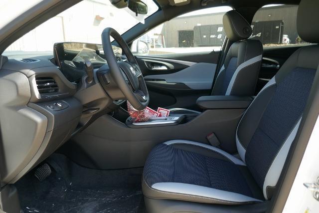 new 2025 Buick Envista car, priced at $25,062
