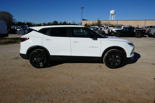 new 2025 Chevrolet Blazer car, priced at $32,666