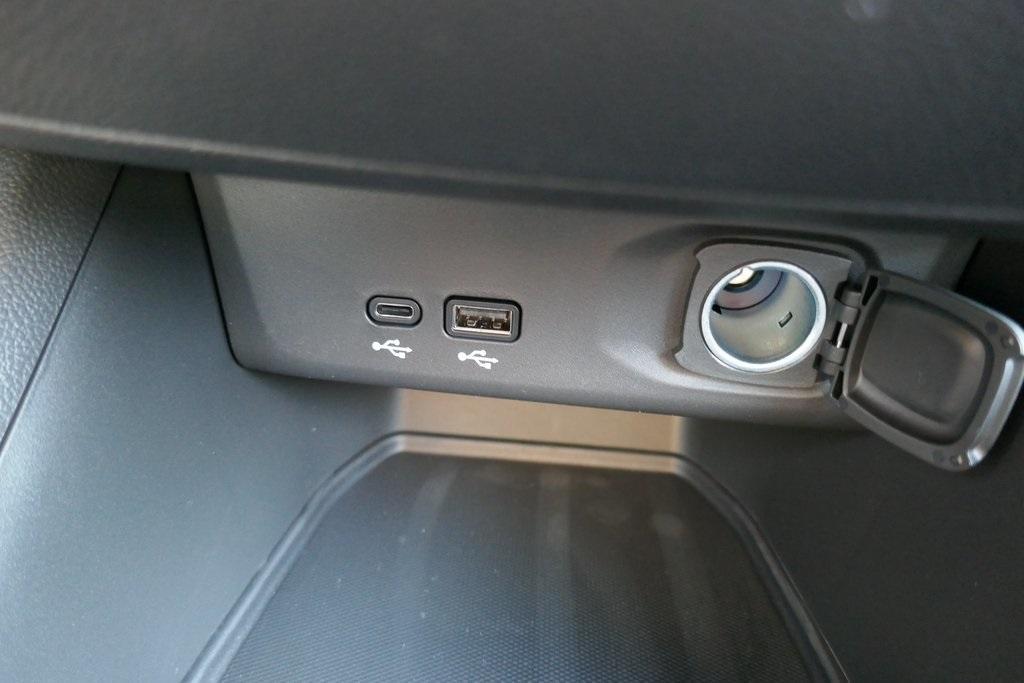 new 2025 Buick Envista car, priced at $23,102