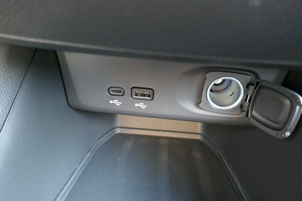 new 2025 Buick Envista car, priced at $24,602