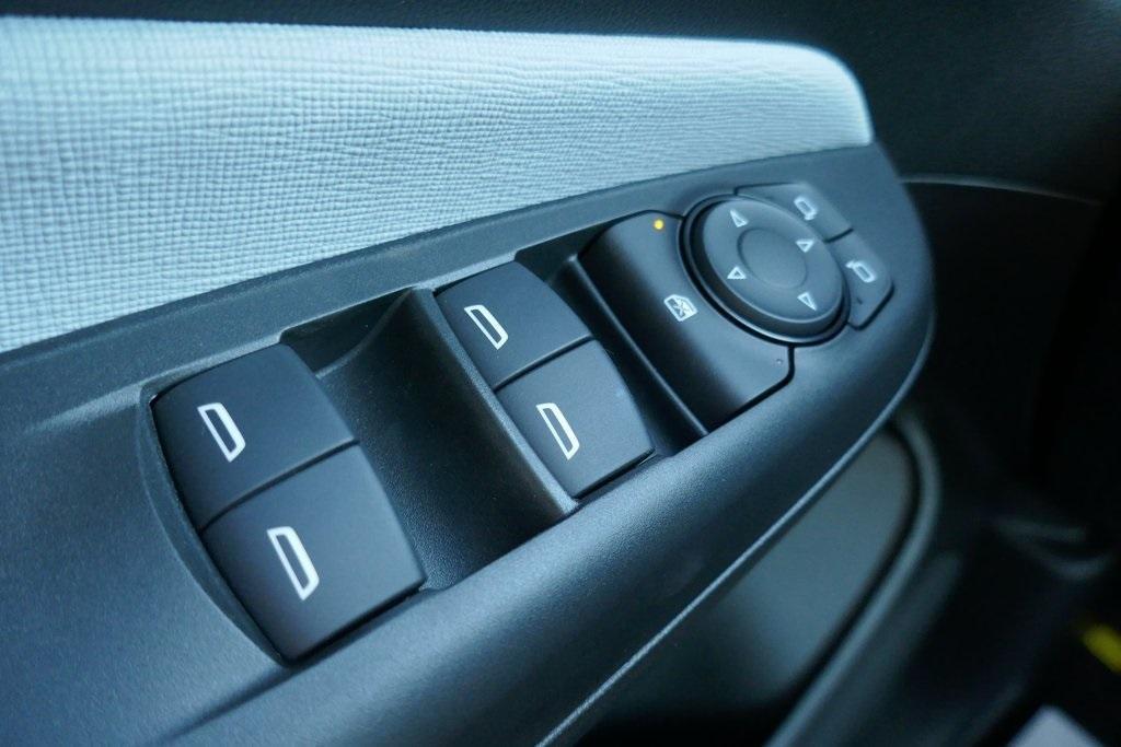 new 2025 Buick Envista car, priced at $23,102
