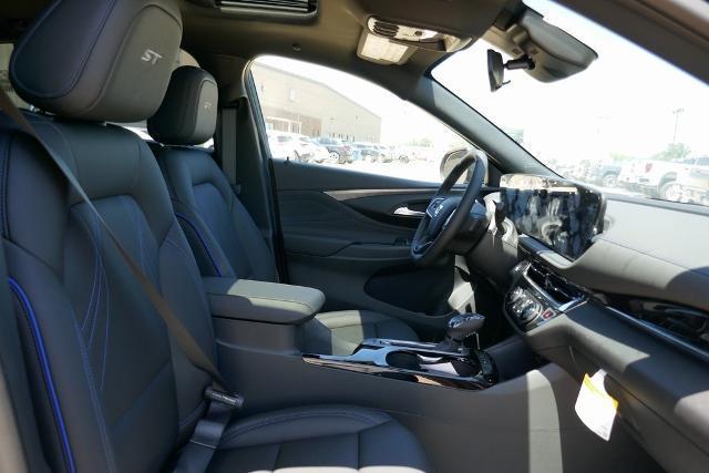 new 2025 Buick Envista car, priced at $28,072