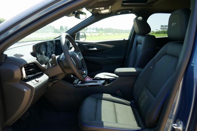 new 2025 Buick Envista car, priced at $28,072